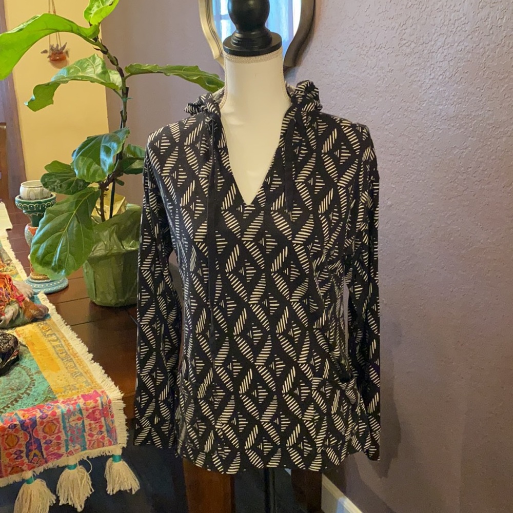 Lovely black white geometric hooded sweater EUC - Picture 2 of 10